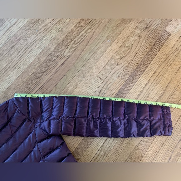 Lands End Burgundy Lightweight Puffer Jacket (Small) - Picture 7 of 11